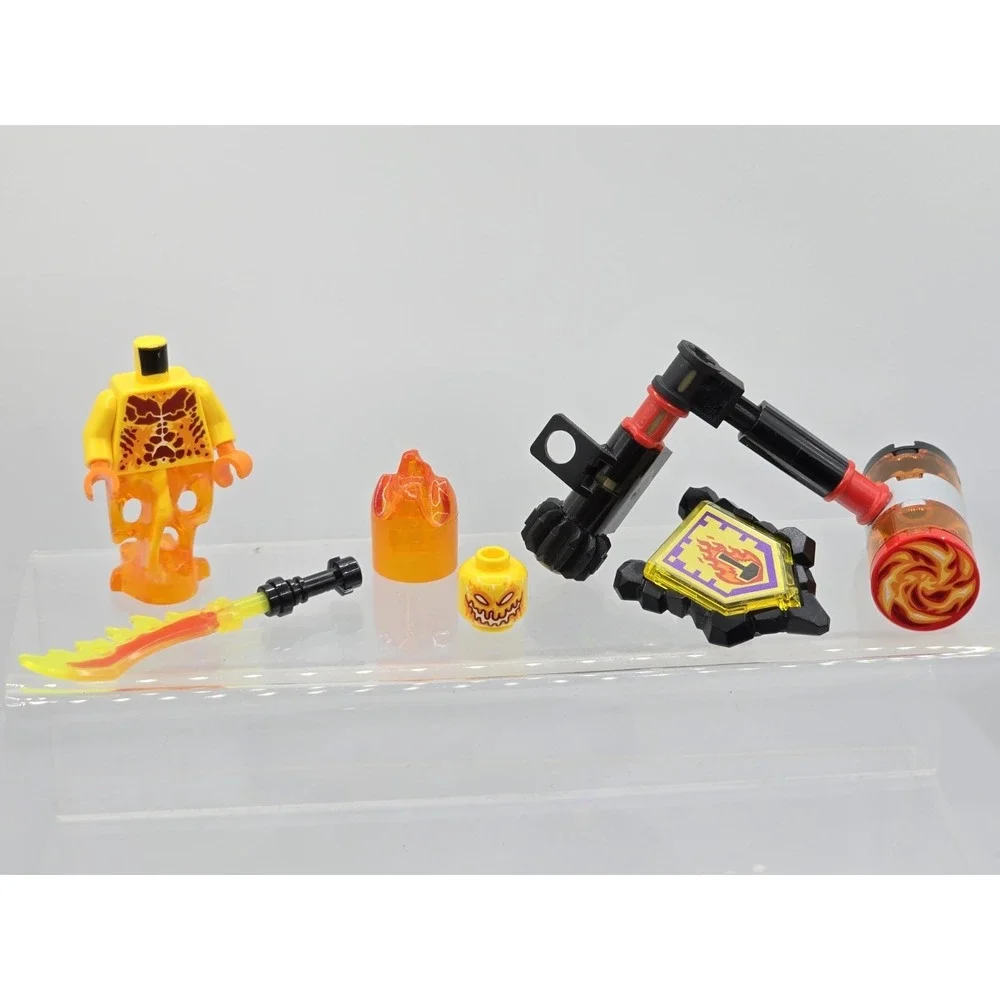 Lego Nexo Knights Minifigure - Ultimate Flama (nex054) 70339‎ Backpack Hammer